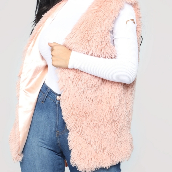 Fashion Nova Mauve colored Faux fur Vest OS NWT - Picture 4 of 9